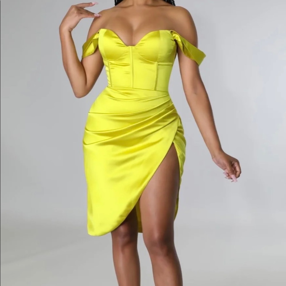 Yellow sweetheart dress